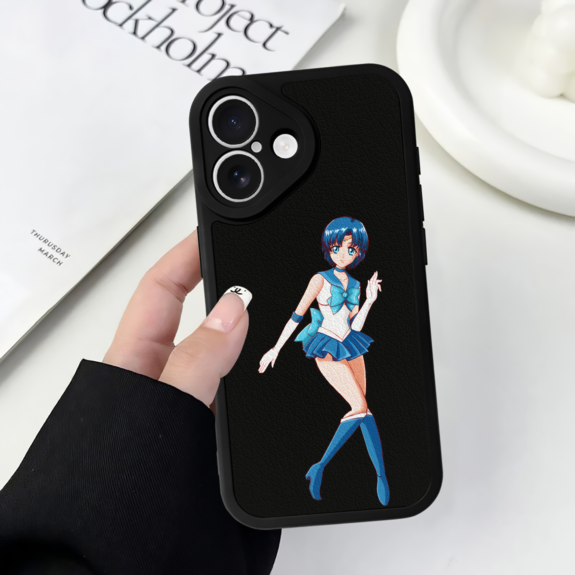 （画像用） 美少女戦士セーラームーン 水野 亜美 みずの あみ Sailor Moon Mizuno Ami 【iPhone 16シリーズ対応】シリコンスマホケース（レザー調） 材質：シリコン